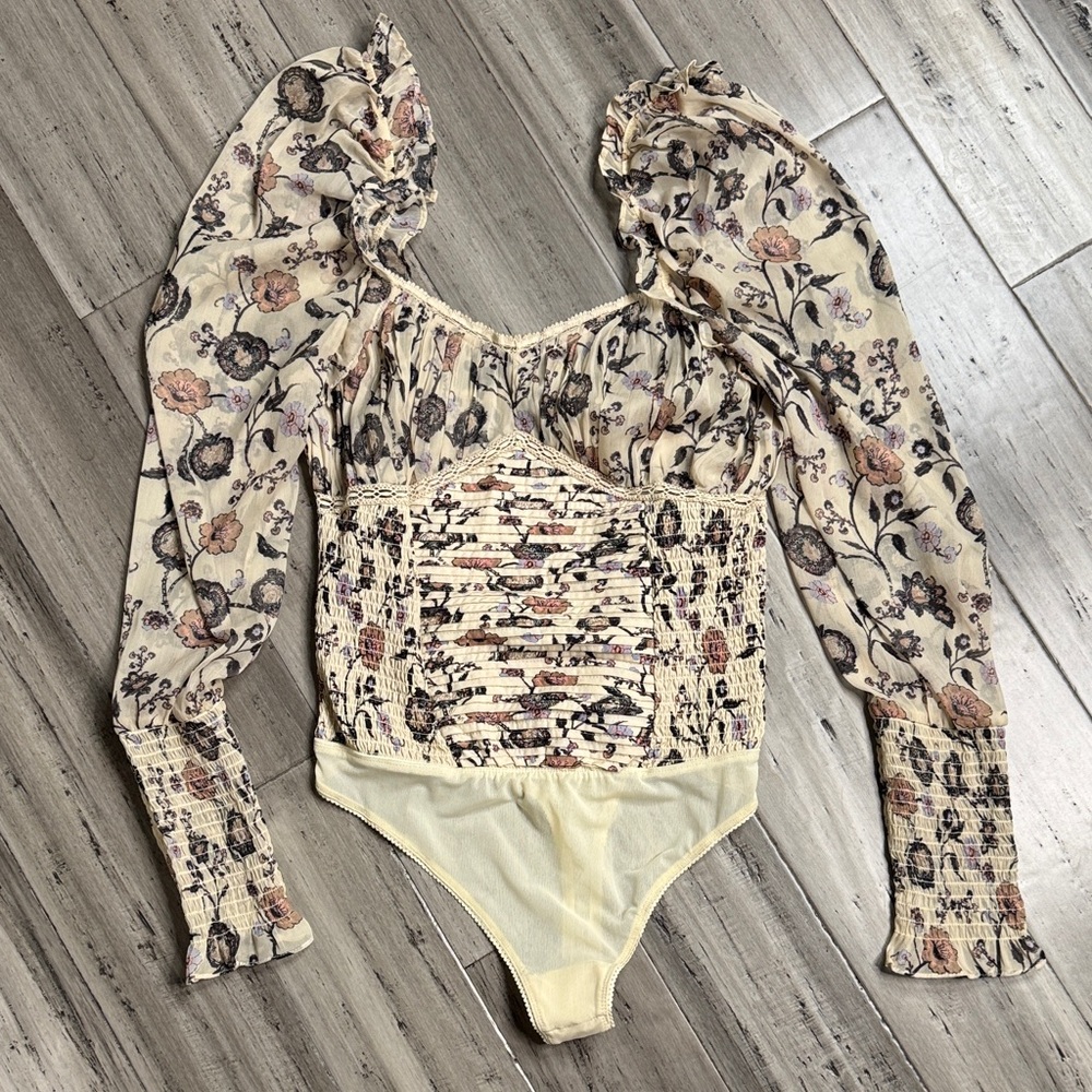 FREE PEOPLE BRUNCH DATE BODYSUIT IVORY FLORAL PUFF SLEEVE SMOCKED CORSET TOP NWT - Picture 2 of 12